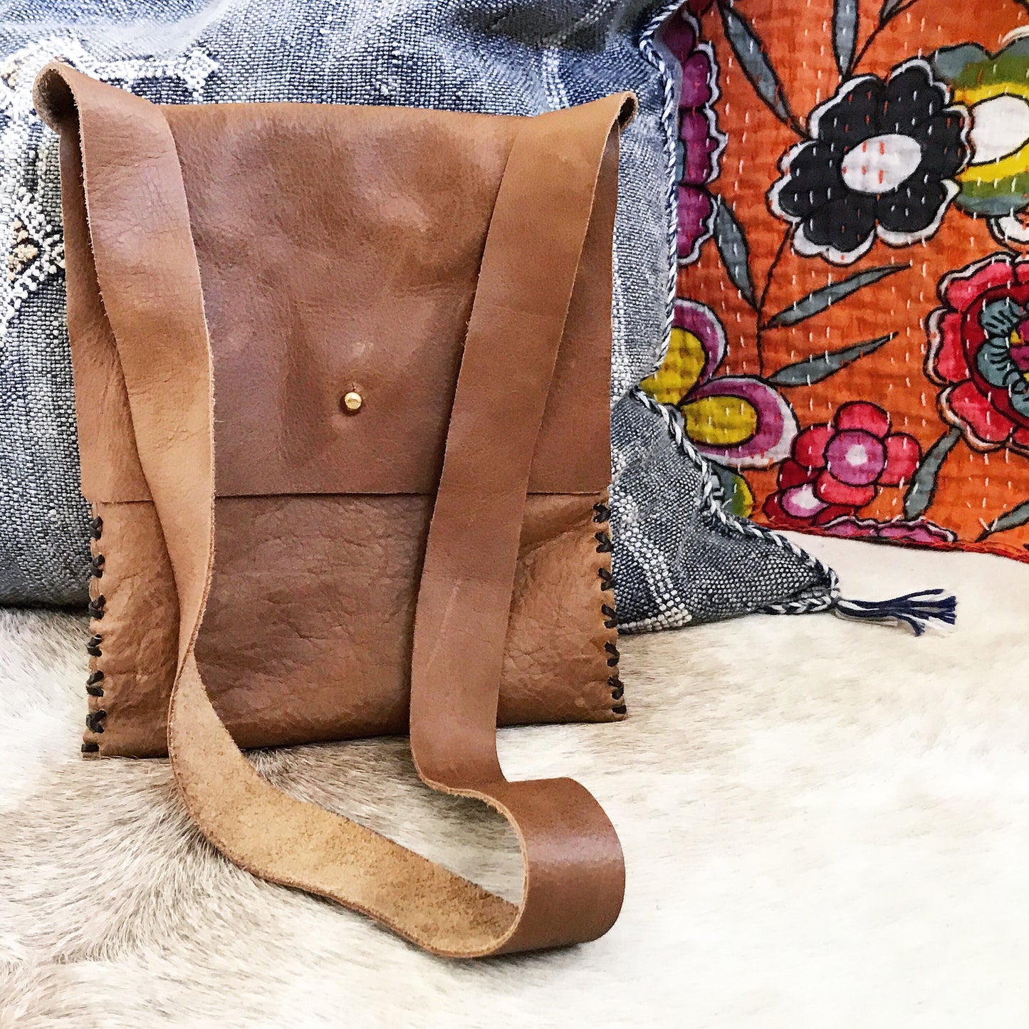 Unisex — Distressed Whiskey Leather Essentials Bag