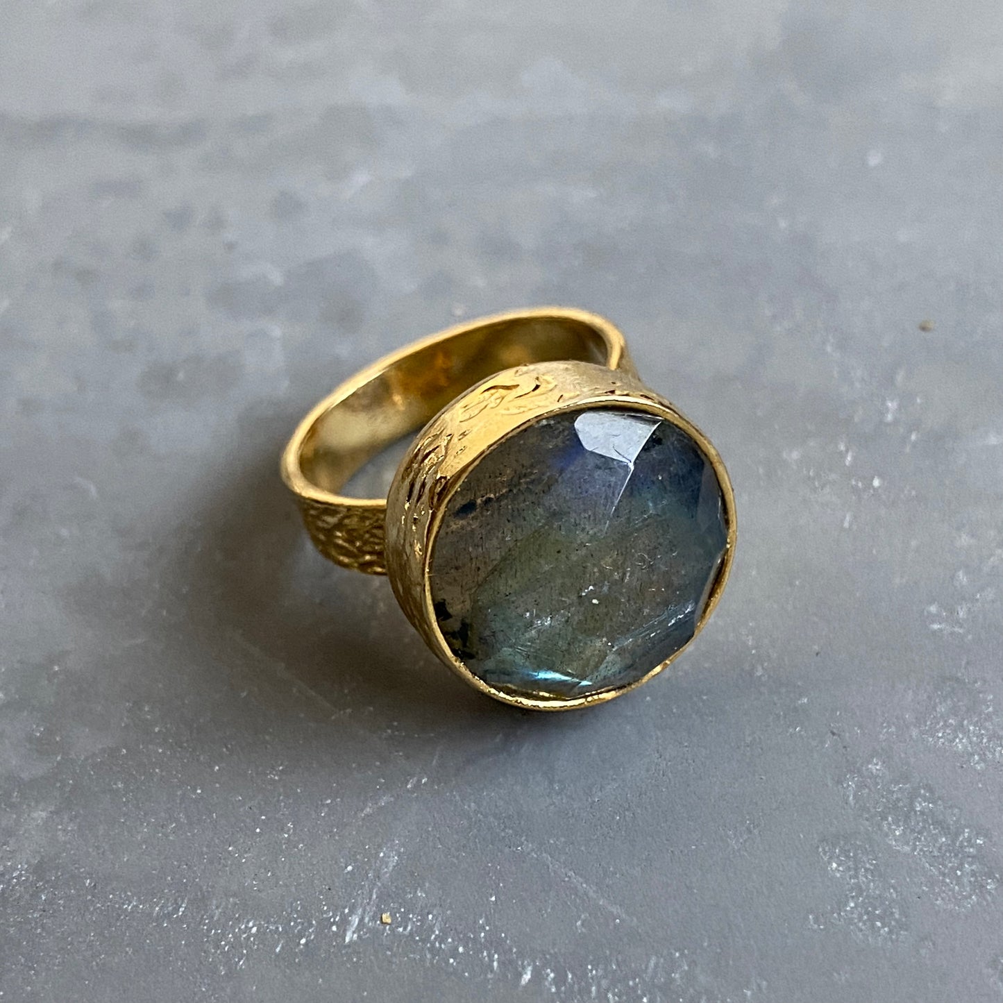 Moda Ring