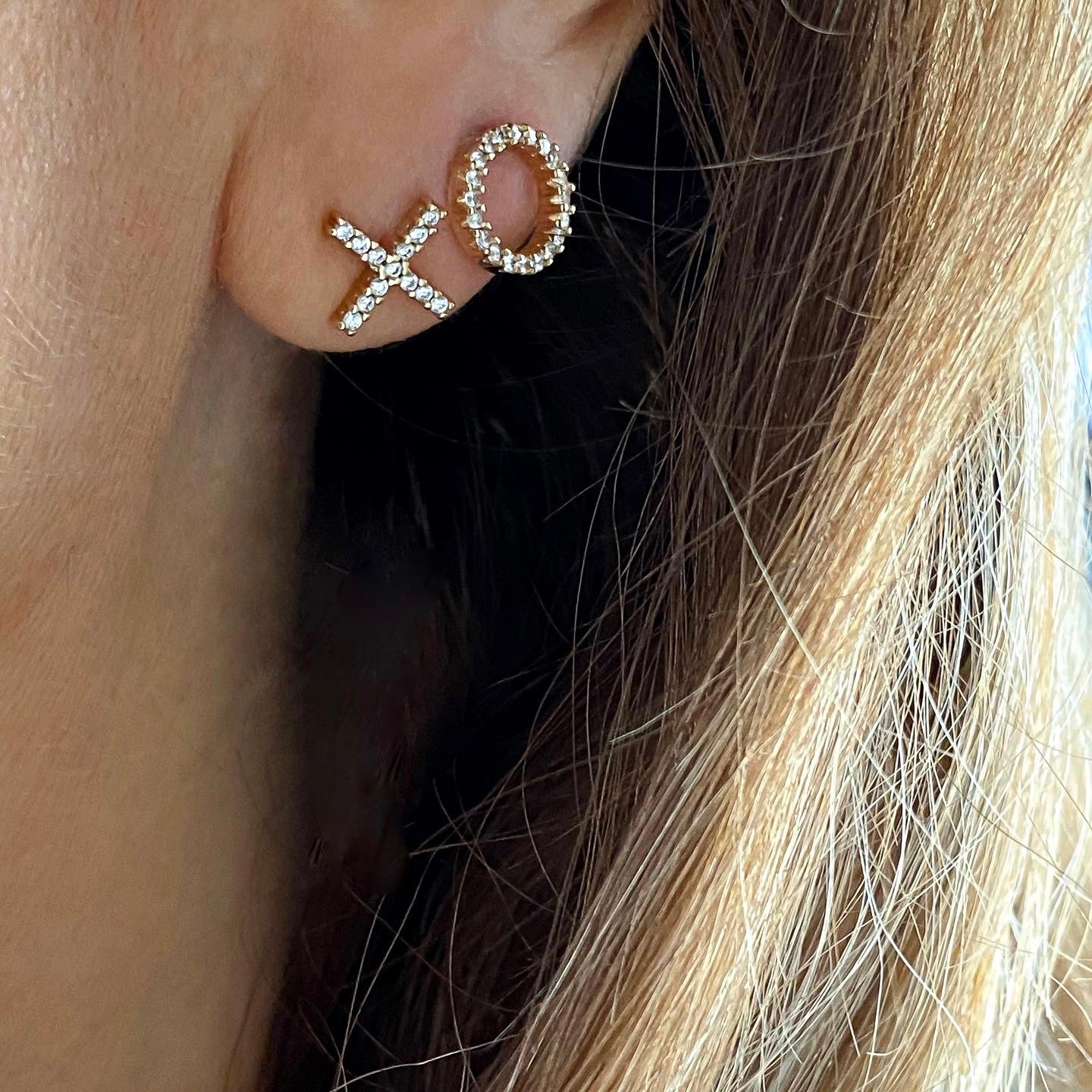 Kiss Hug Earrings