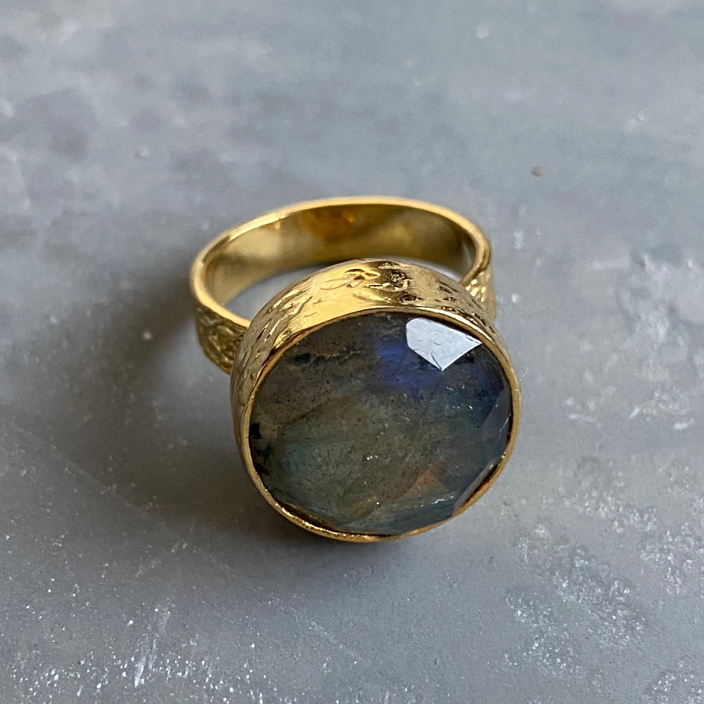 Moda Ring