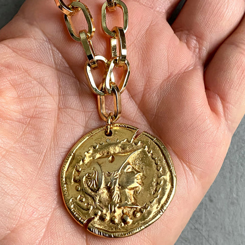 Athena Medallion Necklace | Vintouch Jewels